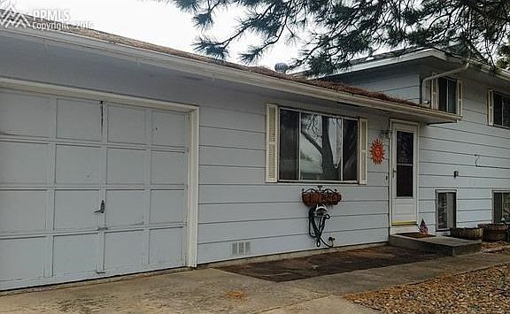 Attached 1-car garage, plus driveway and plenty of street parking