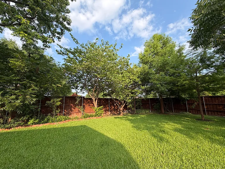 1410 Paris Dr — Photo 22