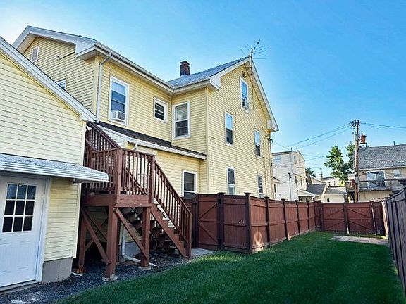 4th image of 11 Maple Ave