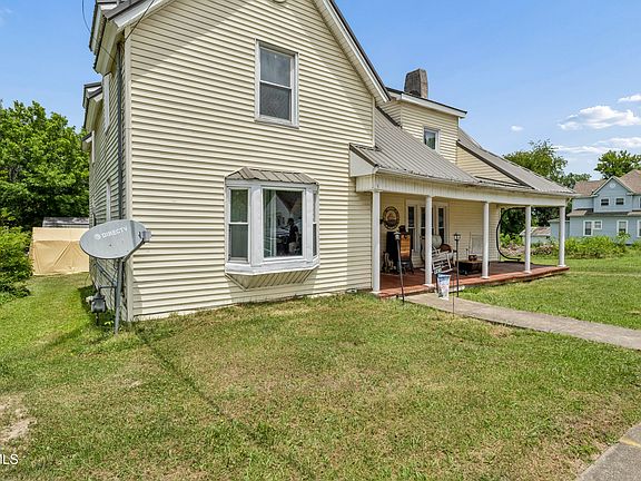 3rd image of 941 Windsor Ave