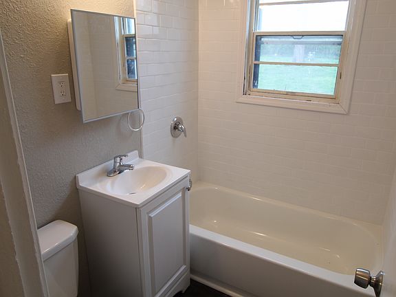 5th image of 4826 Woodend Ave