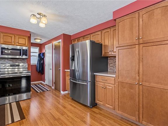 2nd image of 3 Morgan Ct