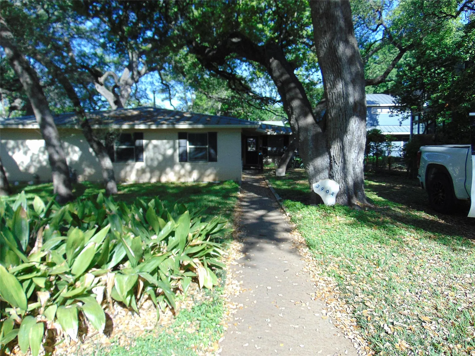 1 bed, 1.0 bath, 2003 sqft, $1,695 — Photo 1