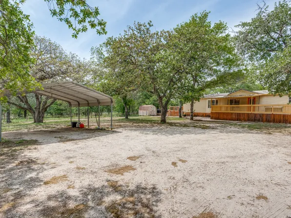 318 Hickory Run, La Vernia, TX 78121