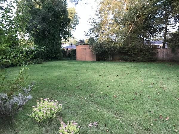 2nd image of 1018 Howells Rd