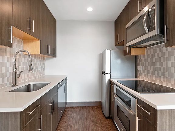 3rd image of 5-43 48th Ave #5E