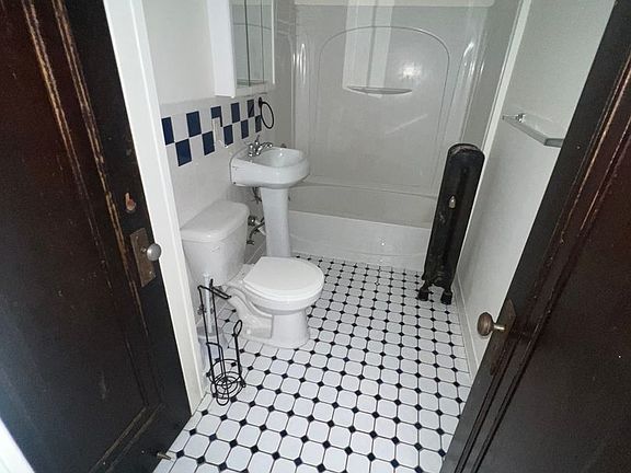 5th image of 2626 N Moreland Blvd APT 7