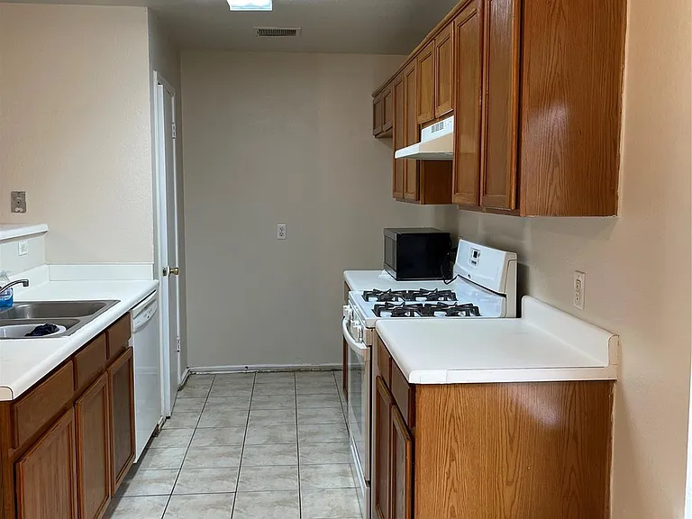 1013 Christopher Ave #A — Photo 6