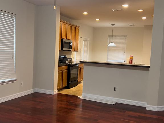 4th image of 1-211 Mulberry Dr #1