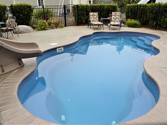 3rd image of 11308 Well Dr SE