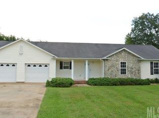 4446 Granfloral Dr, Hickory, NC 28602