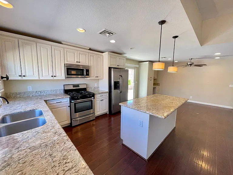 668 Otono Dr — Photo 2