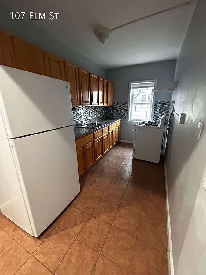 107 Elm St — Photo 3