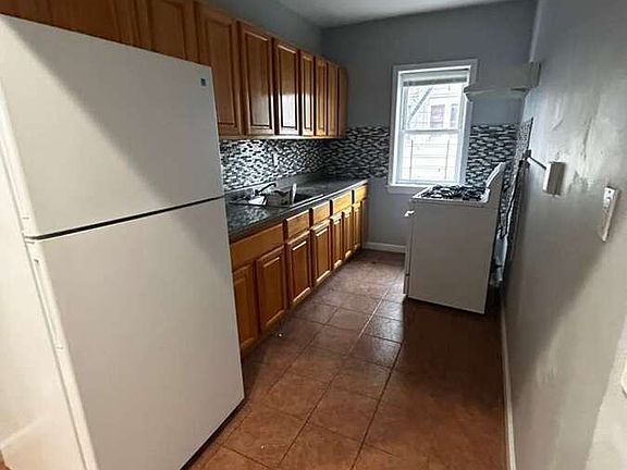 3rd image of 107 Elm St