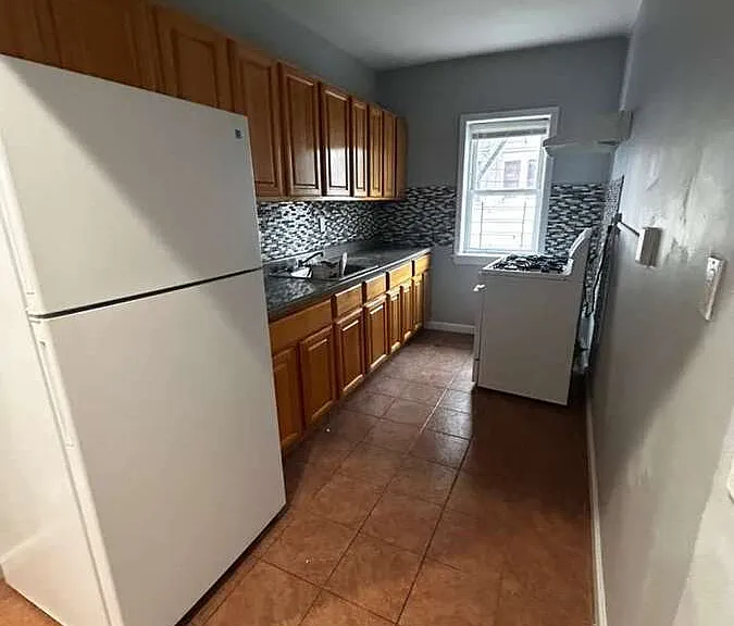 107 Elm St — Photo 3