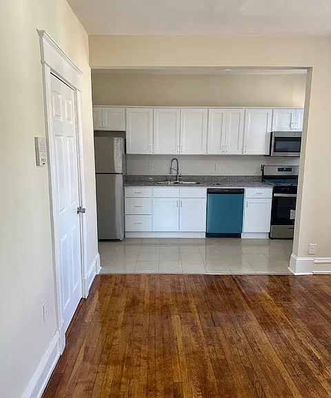 West Grace Apts — Photo 2