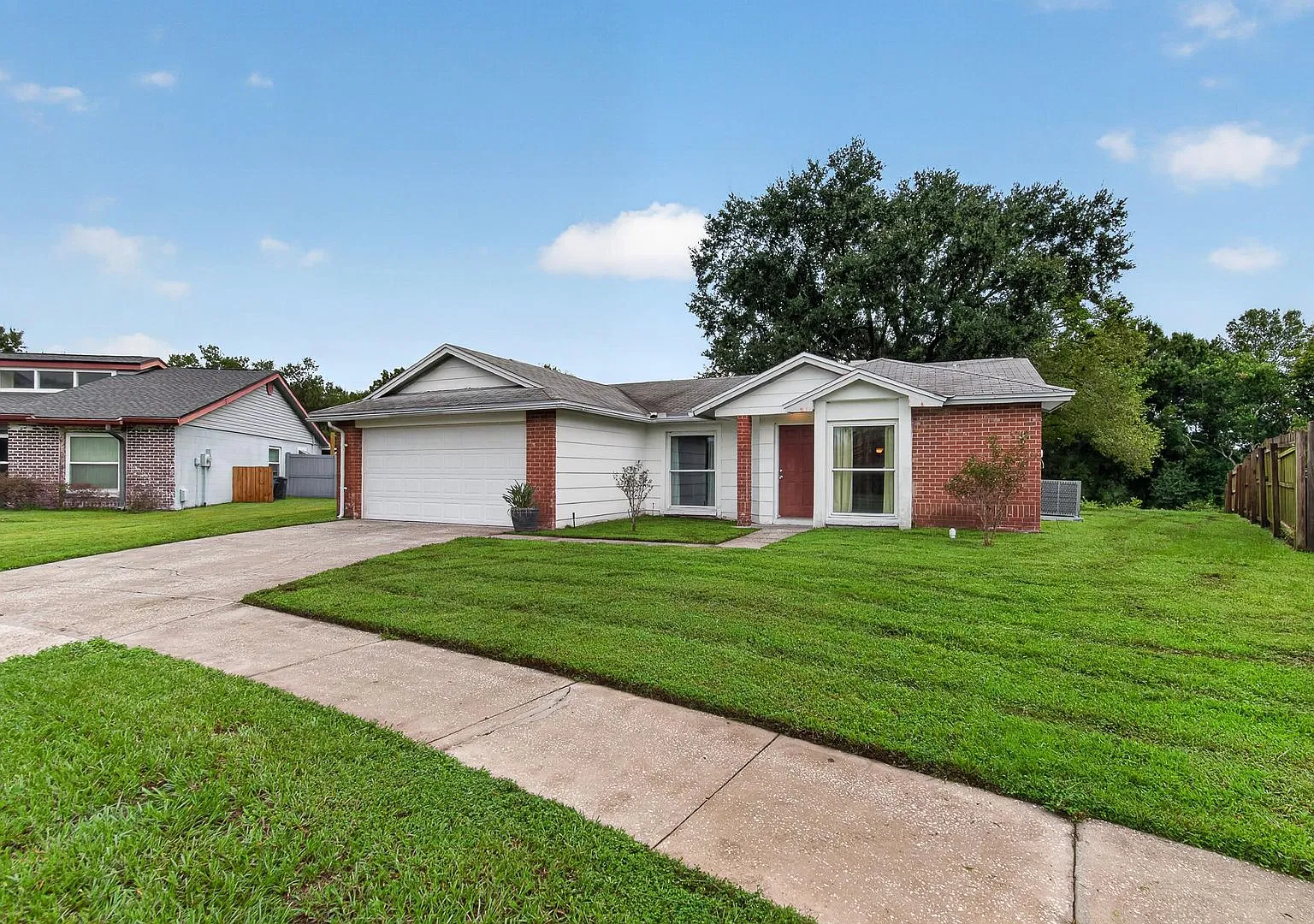 Spacious 3-Bedroom, 2-Bath Home with Large Screened Lanai in Brandon! — Photo 4