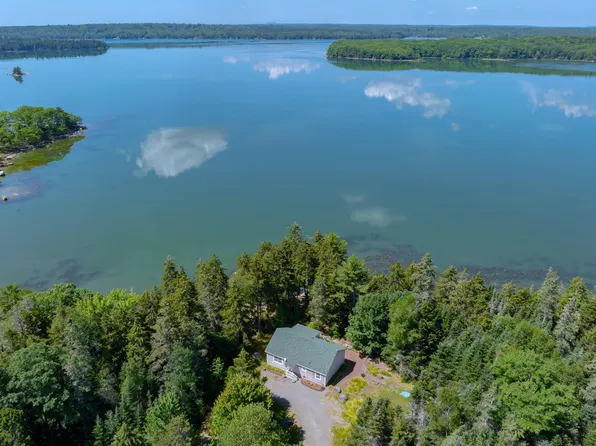 73 Taunton Bay Shores Road, Franklin, ME 04634