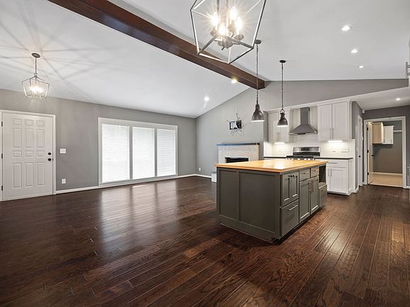 4th image of 515 W Cleburn St