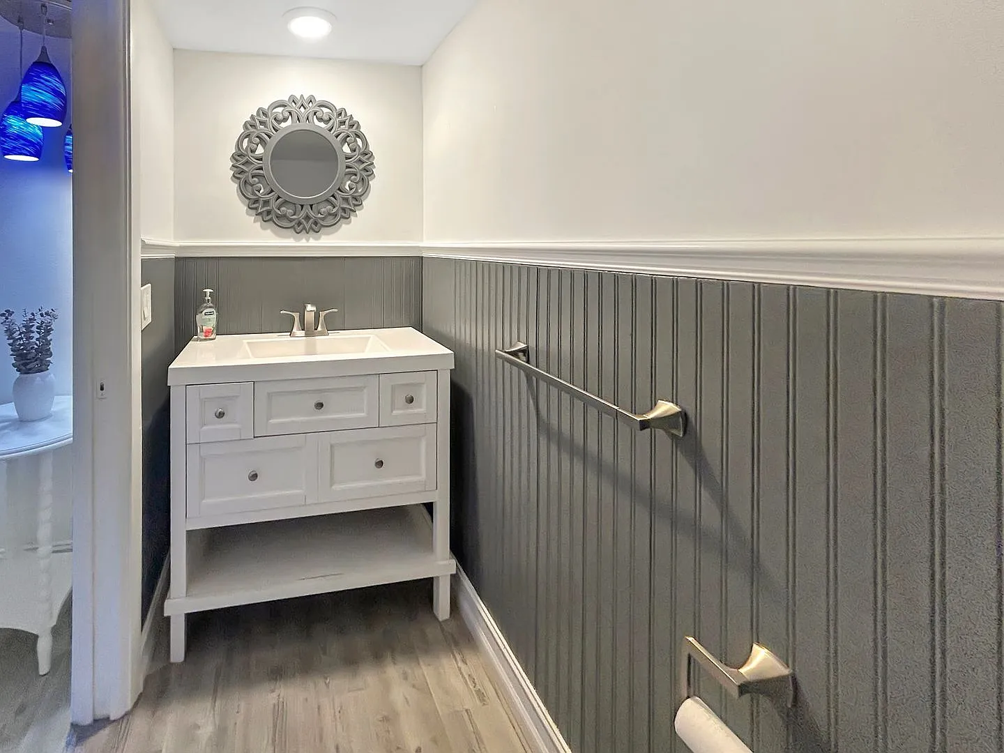 Furnished & Updated 1 Bed/1.5 Bath Near the Beach! Great Amenities — Photo 4