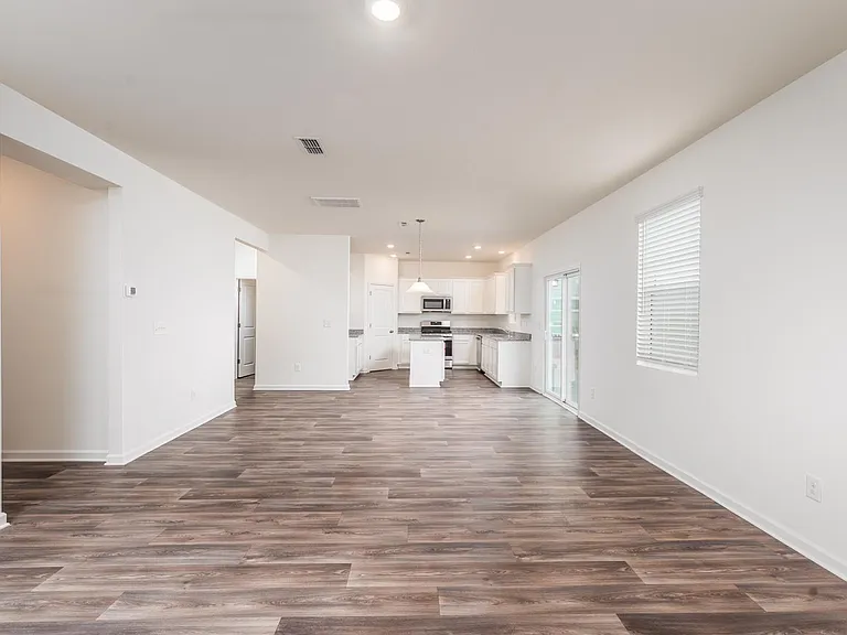 360 Rayland St — Photo 4