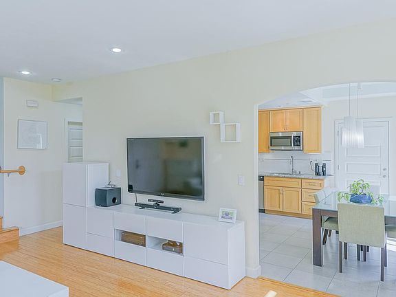 5th image of 1236 Poplar Ave
