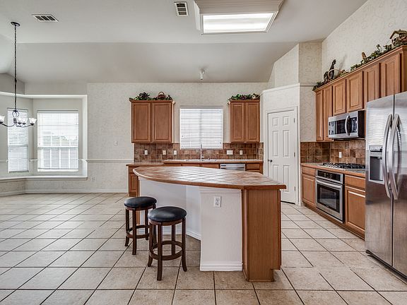 5th image of 1005 Delaware Dr