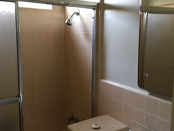 5th image of 4481 Chevy Chase Dr APT 6