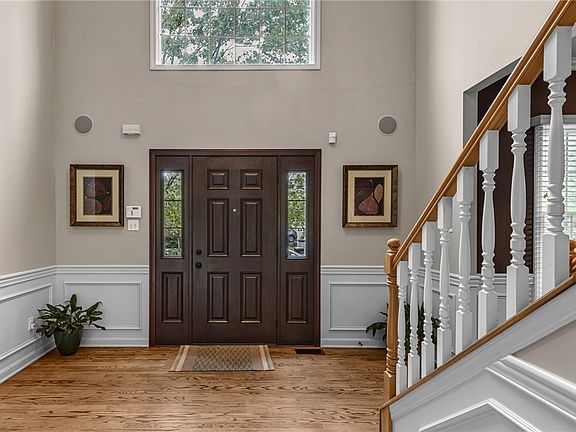 3rd image of 124 Cherrydale Ct