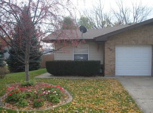 1301 Beverly Ln, Streamwood, IL 60107
