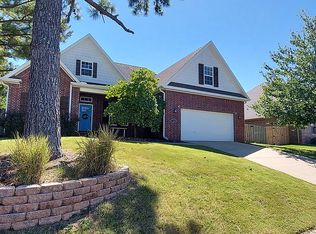 1400 W Gum St, Rogers, AR 72758