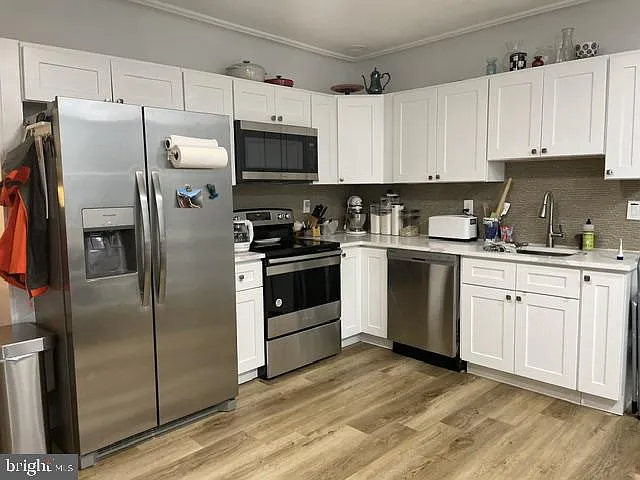 2 bed, 2.0 bath, 3960 sqft, $2,400 — Photo 3