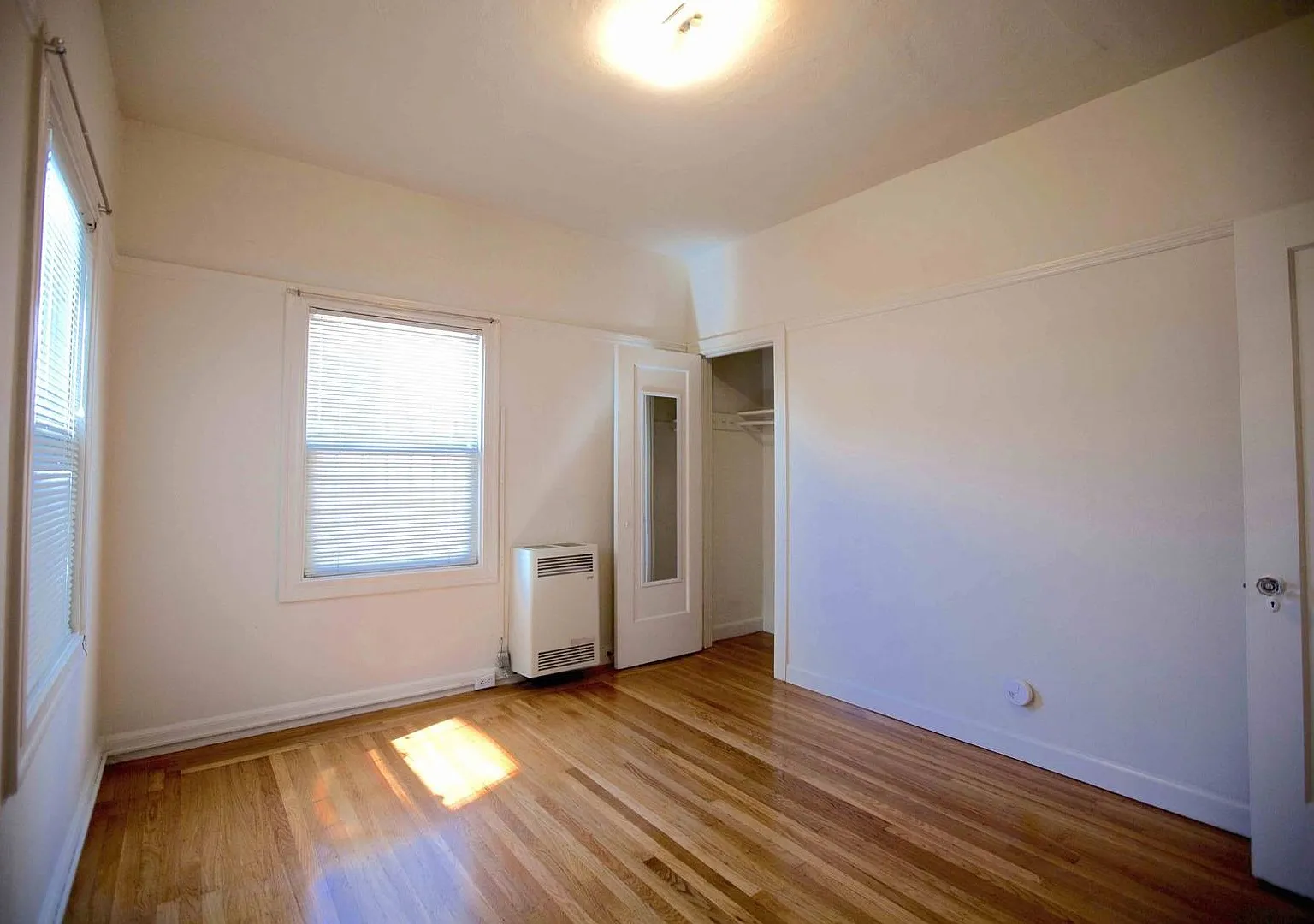 Beautiful, spacious 1-bdr with new windows, great wood floors, and lots of storage space — Photo 3
