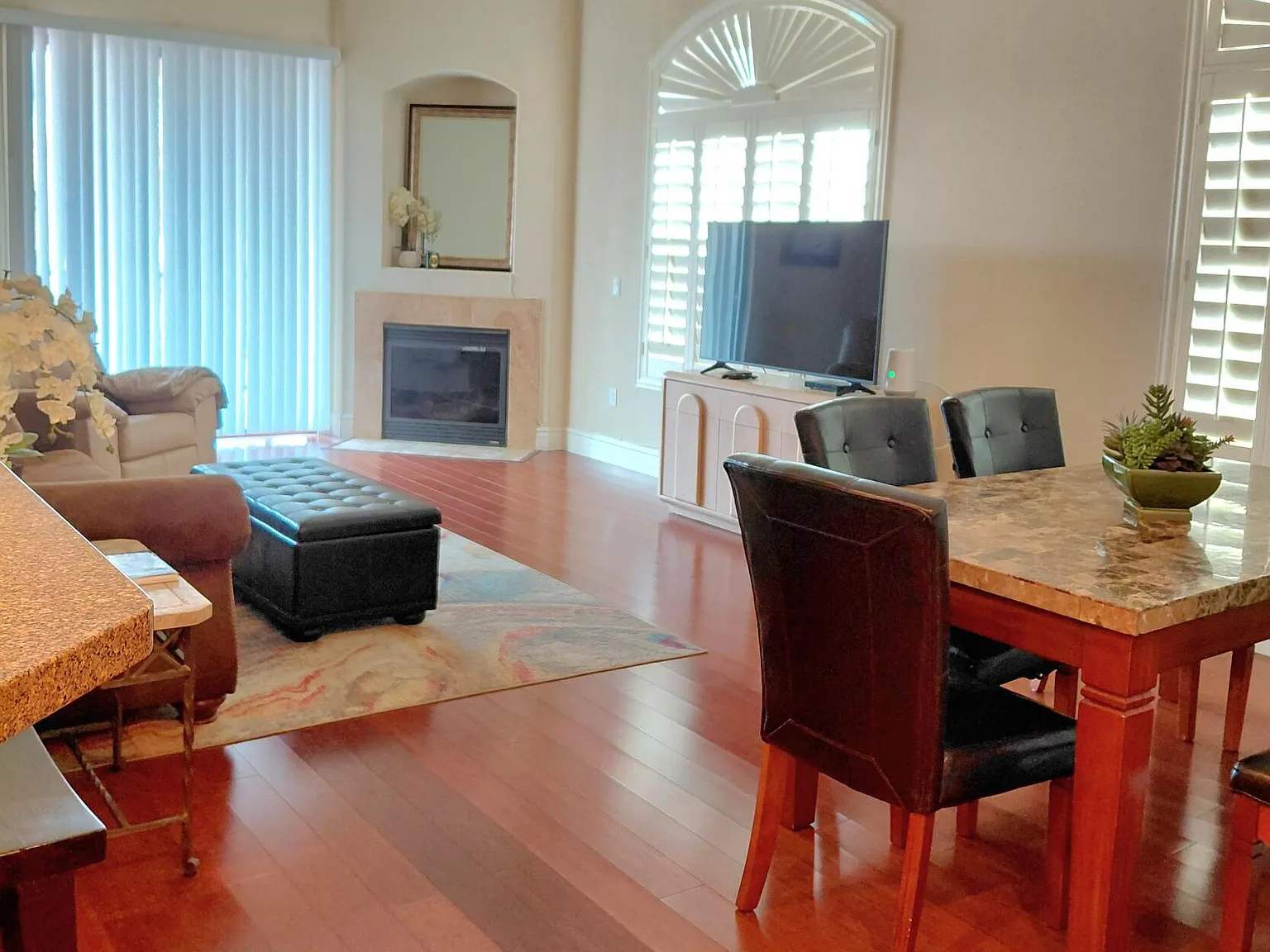 2 bed, 1234 sqft, $2,300 — Photo 4