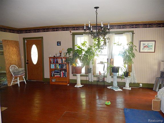 2nd image of 746 N Main St