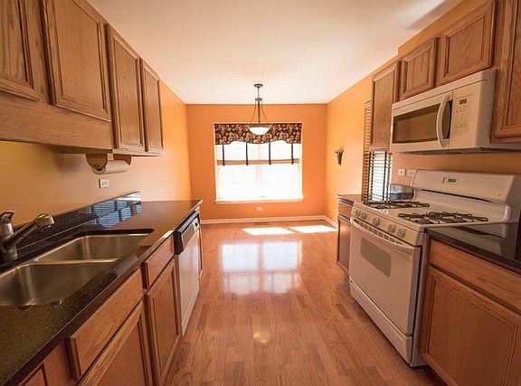4th image of 3057 Tangley Oaks Trl