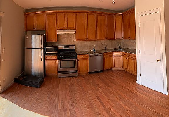 3rd image of 1914 Bay Ave #4A