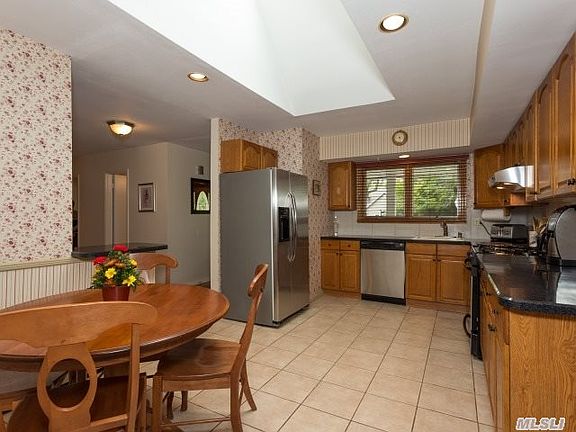 4th image of 78 Derby Ave
