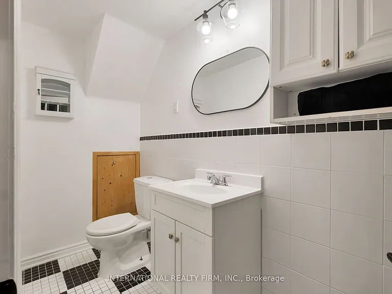 319 Markham St — Photo 14