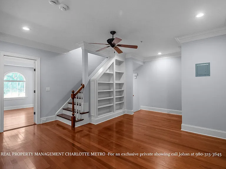 529 Queens Rd — Photo 41