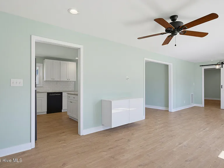 46 Holland Dr — Photo 10