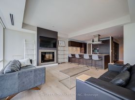 180 University Ave