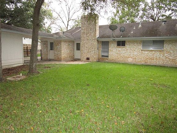 4th image of 204 Dogwood St