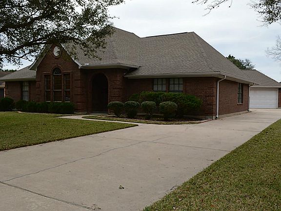2nd image of 202 W Larkspur Dr