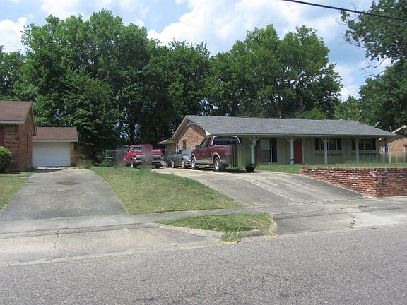 3rd image of 1207 Bassett Dr