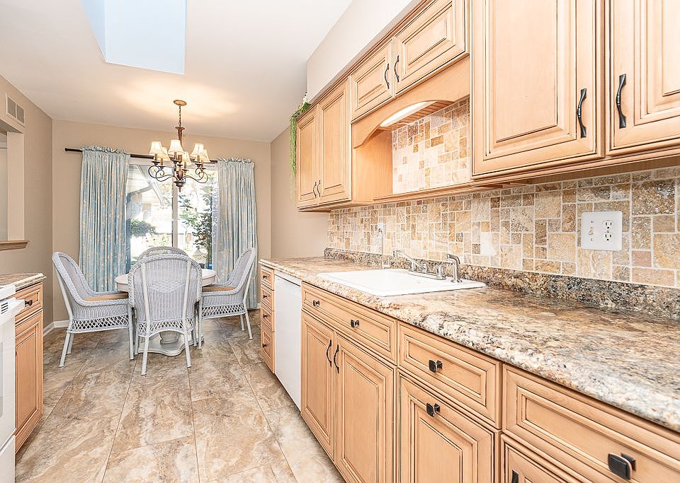 981 Wexford Way, photo 17