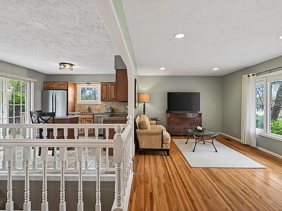 5th image of 4830 Shady Ln N