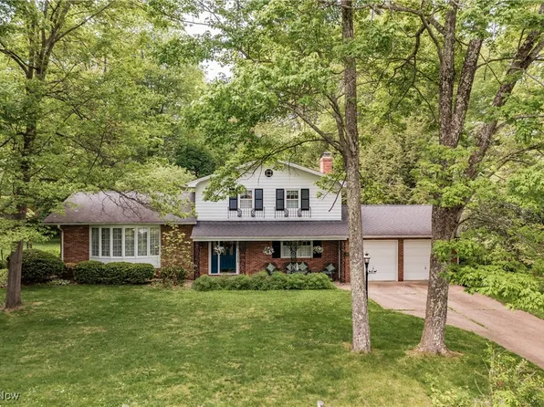 10440 Circle Dr SE, Magnolia, OH 44643