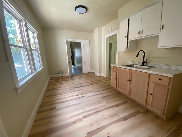 531 16th St #1 — Photo 3