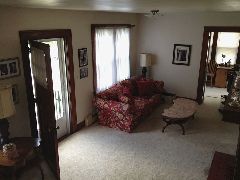 2nd image of 69 Dumont Ave